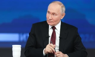 Tổng thống Nga Vladimir Putin đối thoại với người dân và báo chí trong phiên hỏi đáp cuối năm