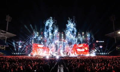 Sân khấu khó tìm điểm trừ của See The Light