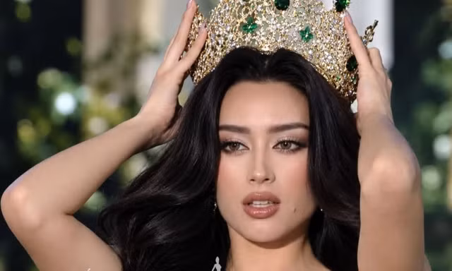 Emoura Phạm rớt vương miện