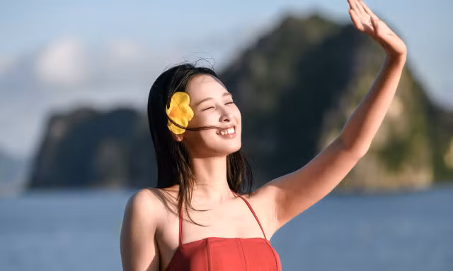 Các cô gái Hoa hậu Việt Nam giữa biển trời Vân Đồn