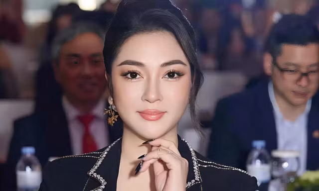Hoa hậu Nguyễn Thị Huyền trở thành tiến sĩ