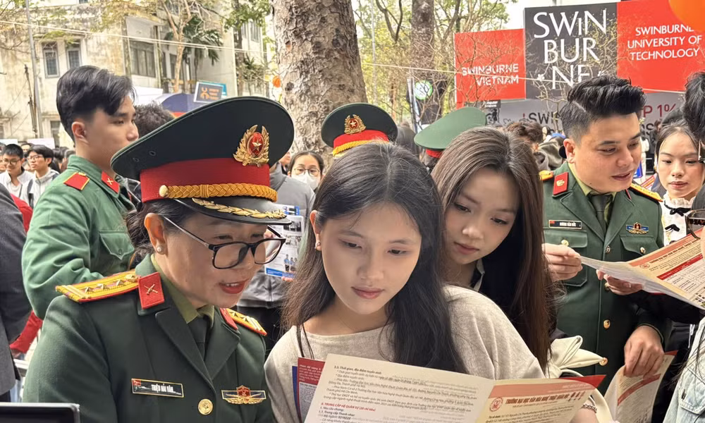 Nhiều trường quân đội tuyển bổ sung hệ dân sự, có ngành xét trên 24,4 điểm
