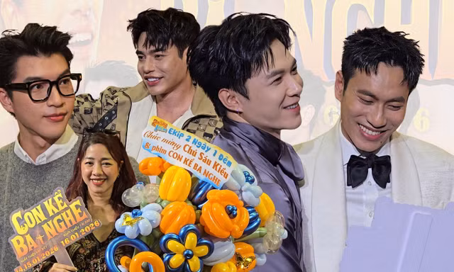 Thảm đỏ "Con Kể Ba Nghe": Kiều Minh Tuấn "cạn lời" trước món đồ Atus mang theo