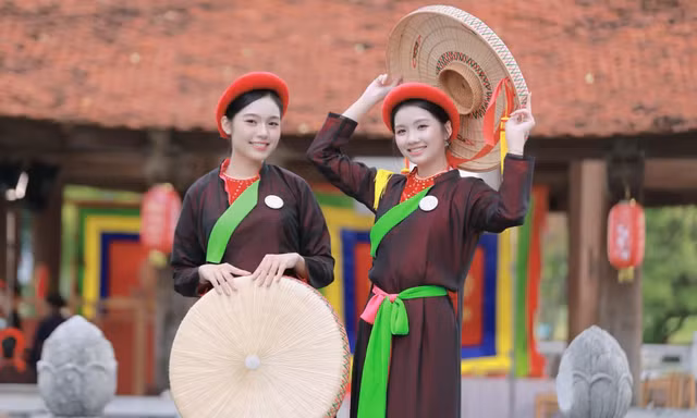 Tập 2 show thực tế Hoa hậu Việt Nam 2026: 53 thí sinh hóa "Em xinh" miền quan họ