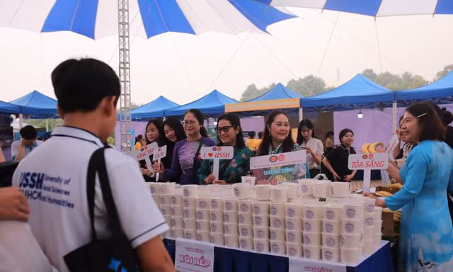 TP.HCM: Trường Nhân văn lan tỏa hương xôi trong Ngày hội chào đón tân sinh viên
