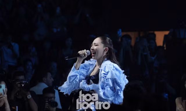 Vietnam International Fashion Week: Tóc Tiên tái xuất ấn tượng trên sàn catwalk