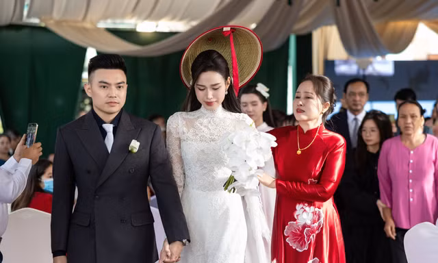 Nhan sắc Hoa hậu Đỗ Thị Hà trong Lễ Vu Quy, trang phục cưới giản dị mà sang trọng