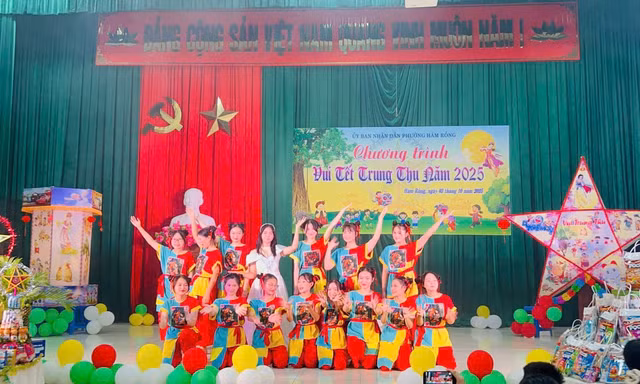 Thanh Hóa: Rộn ràng ngày hội “Vui Tết Trung Thu 2025” tại trường THCS Đông Thọ