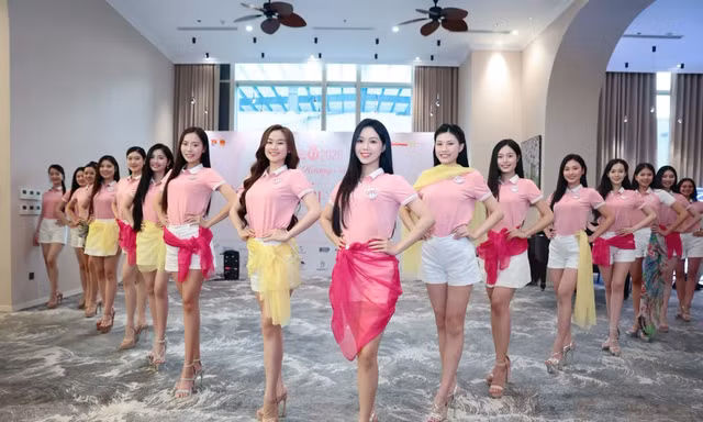 Thí sinh Hoa hậu Việt Nam 2026 rạng rỡ trong buổi tập kỹ năng trình diễn bikini