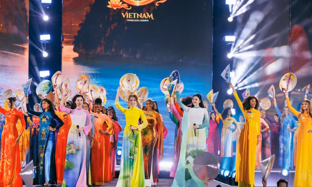 Thí sinh Miss World 2026 khoe sắc trong tà áo dài truyền thống tại Vịnh Hạ Long