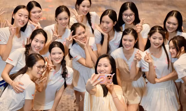 Hoa hậu Hà Trúc Linh chia sẻ kinh nghiệm trình diễn với thí sinh Hoa hậu Việt Nam 2026