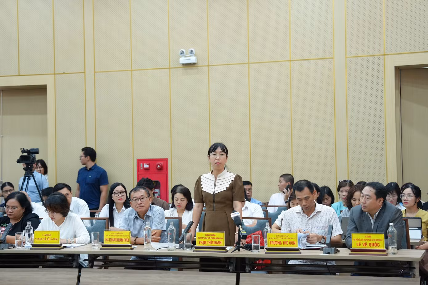 anh-cac-dai-bieu-co-ong-cuc-truong-le-ve-quoc.jpg
