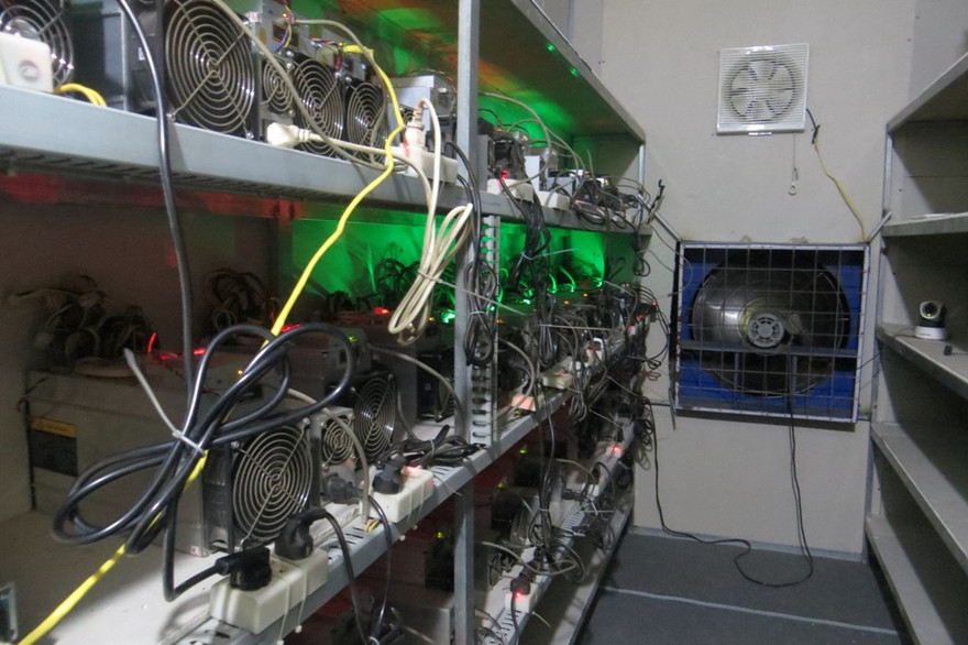 Hơn 7.000 máy đào Bitcoin nhập về TPHCM trong năm 2017