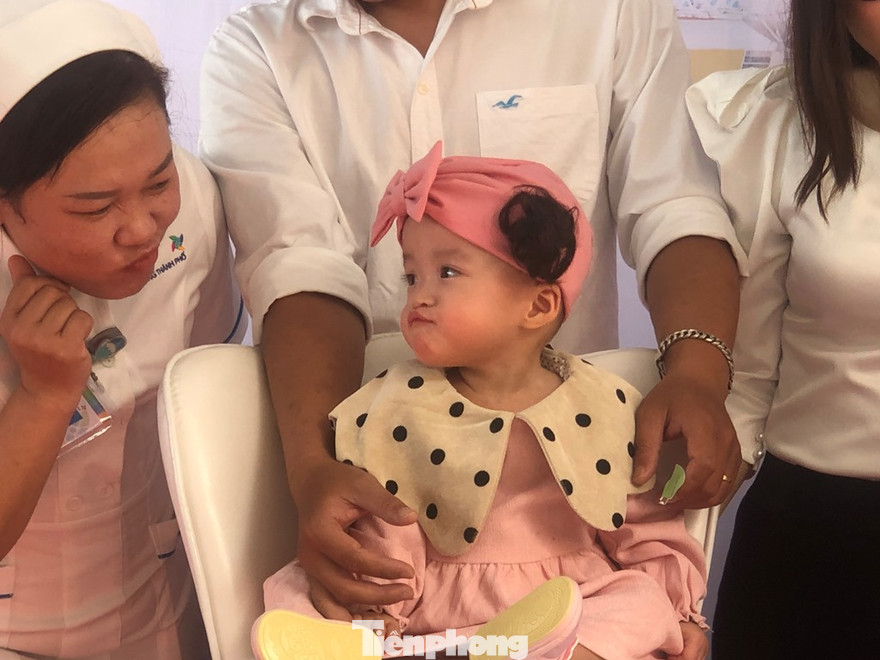 Song Nhi "thả thính rụng tim" 