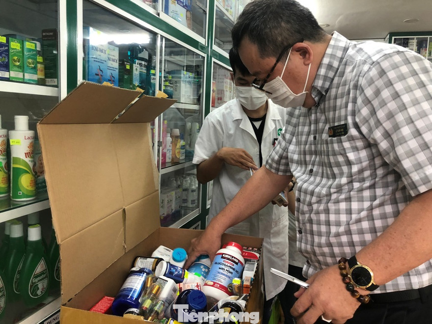 TPHCM: Đột kích nhà thuốc, phát hiện nhiều thực phẩm chức năng không rõ nguồn gốc