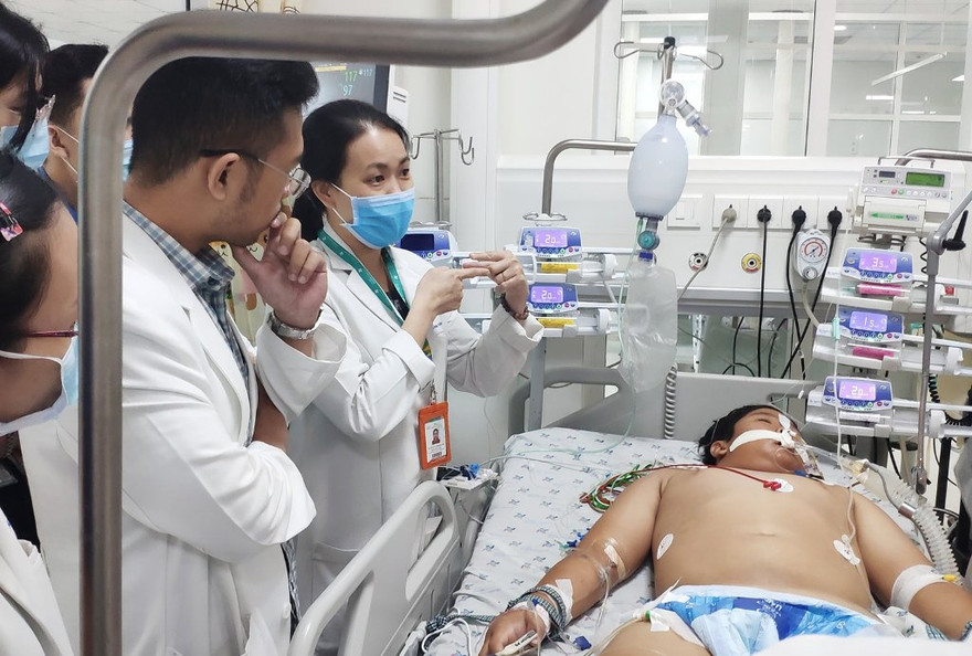 Chỉ vấp té do sợi dây, nam sinh nhiễm trùng toàn thân. Ảnh do BVCC