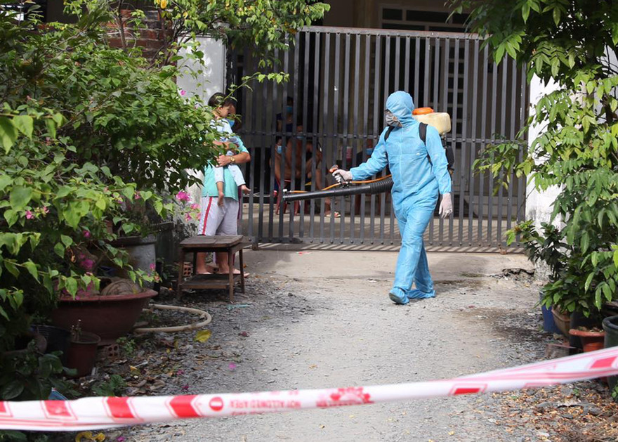 TPHCM phong toả nhiều địa điểm có người mắc COVID-19 đi qua