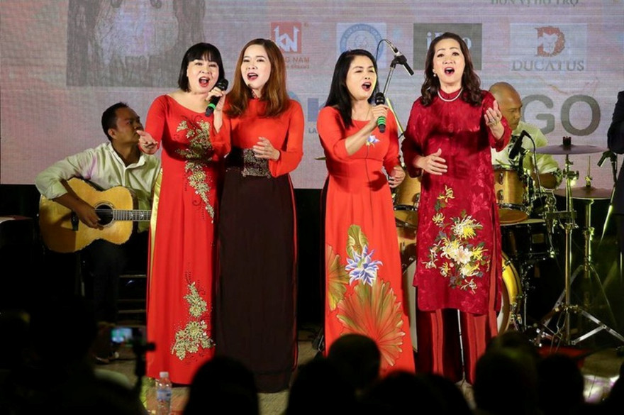 Y bác sĩ hát gây quỹ học bổng tặng sinh viên y khoa