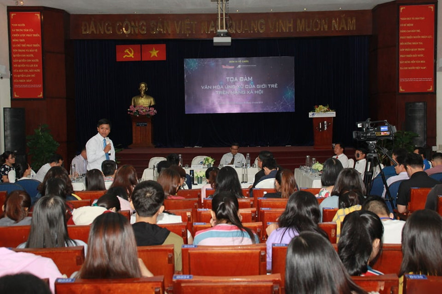 Đại biểu chia sẻ nhiều ý kiến nóng xung quanh mạng xã hội