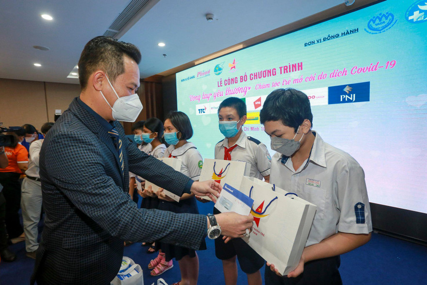 Hội Doanh nhân trẻ Việt Nam sẽ đỡ đầu cho 1.200 trẻ em mồ côi do đại dịch tại TPHCM đến năm 18 tuổi