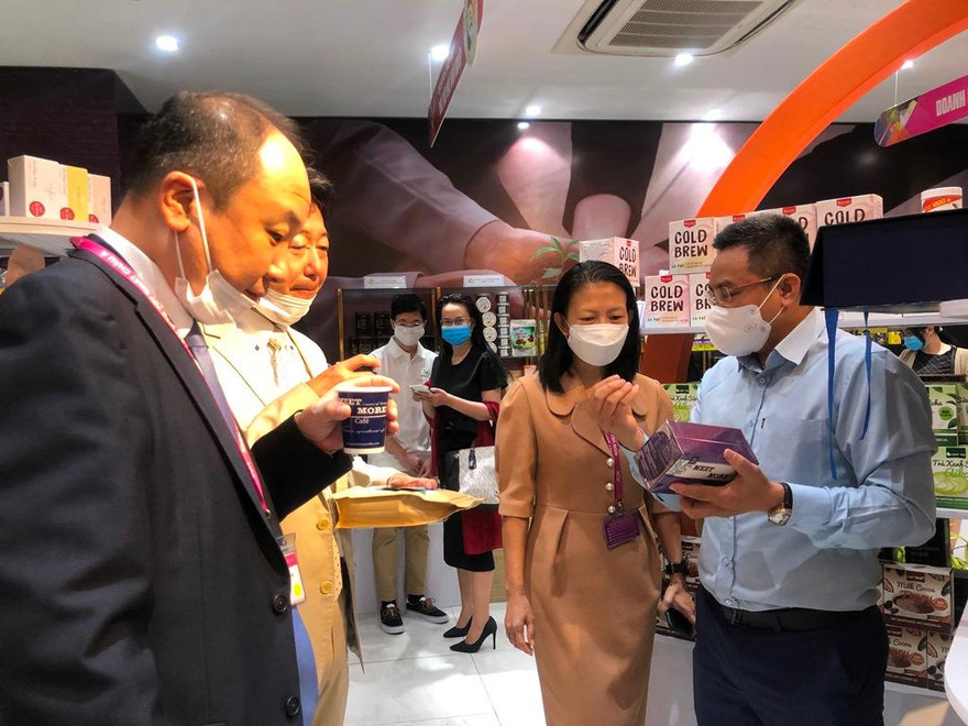 Doanh nghiệp Việt giới thiệu sản phẩm với đối tác ngoại