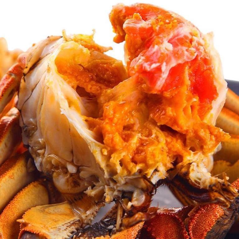 Cua lông Thượng Hải là đặc sản mỗi năm chỉ có một mùa, do đó dù giá tiền triệu nhưng liên tục cháy hàng.