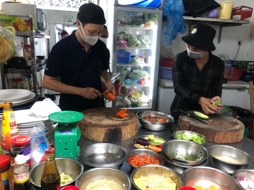 Nhiều quán ăn lo lắng vì giá cả thực phẩm, mặt bằng đều tăng giá sau dịch