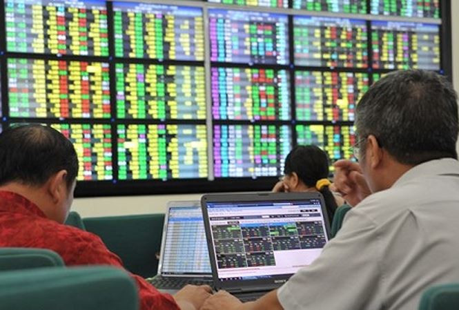 Nhà đầu tư lo lắng khi chứng khoán lao dốc mạnh trong ngày 25/12