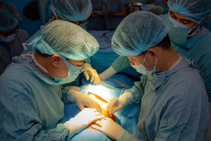 BV Nhi đồng 2 ghép thận từ người cha để cứu con (ảnh: BVCC)