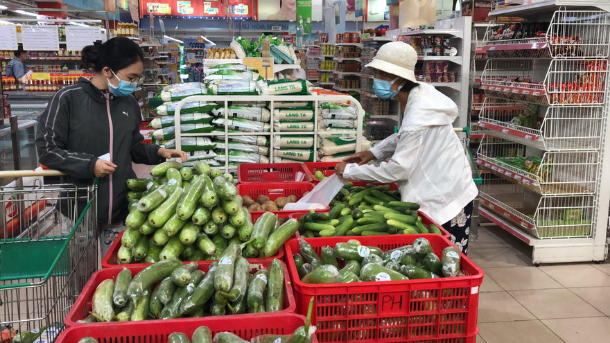 Nhiều siêu thị tại TPHCM thông báo đóng cửa trước 18 giờ từ ngày 26/7