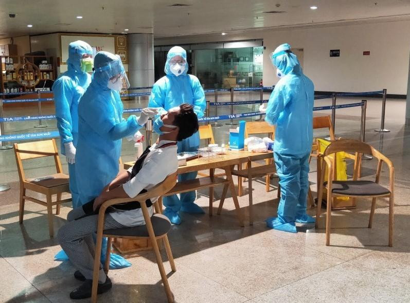 TPHCM khẩn trương truy vết những người liên quan đến bệnh nhân mắc COVID-19 quê Vĩnh Long (ảnh: HCDC)