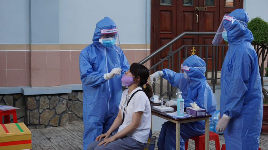 Xét nghiệm COVID-19 tại TPHCM (ảnh: HCDC)