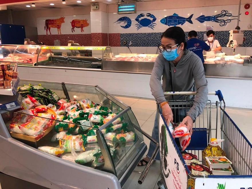 Hàng hóa đầy ắp tại siêu thị