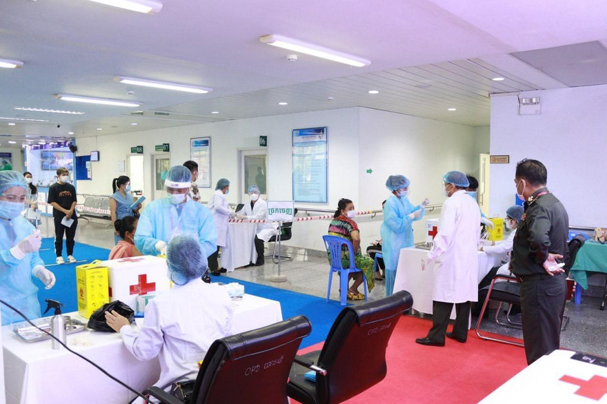 Lấy mẫu xét nghiệm COVID-19 (ảnh:HCDC)