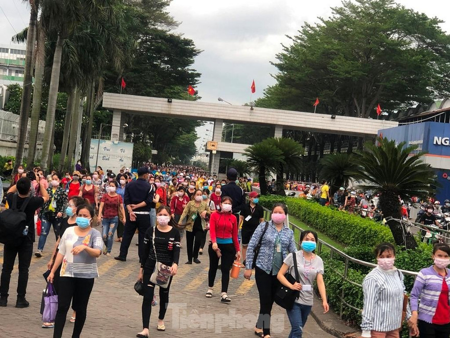 Công nhân Pouyuen trong giờ tan ca