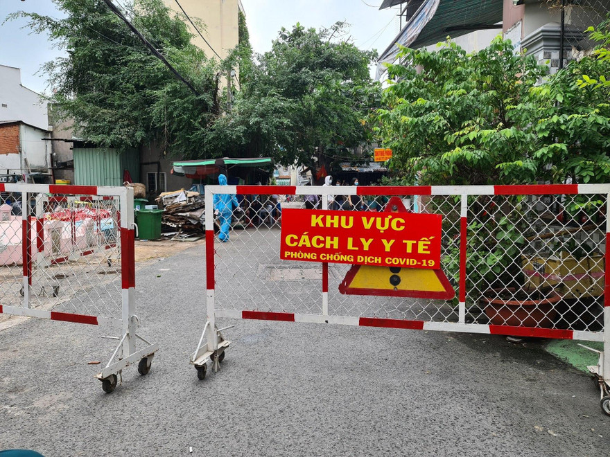 Nhiều khu vực tại TPHCM bị phong tỏa do COVID-19 (ảnh: HCDC)