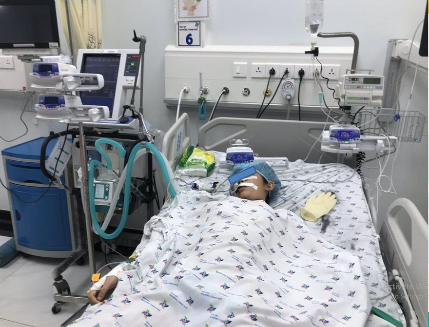 Bé gái 13 tuổi vẫn đang được tiếp tục điều trị sau khi uống thuốc trừ sâu để tự tử (ảnh:BVCC)