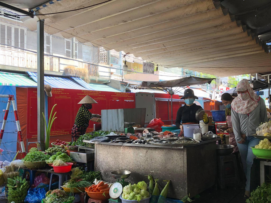 Nhiều mặt hàng tăng giá chóng mặt trước giờ TPHCM giãn cách theo Chỉ thị 16