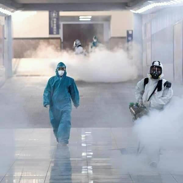 Xịt khử khuẩn tại sân bay