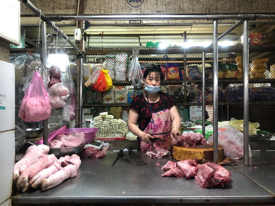 Thịt bán lẻ giá vẫn cao so với giá heo hơi hiện tại.