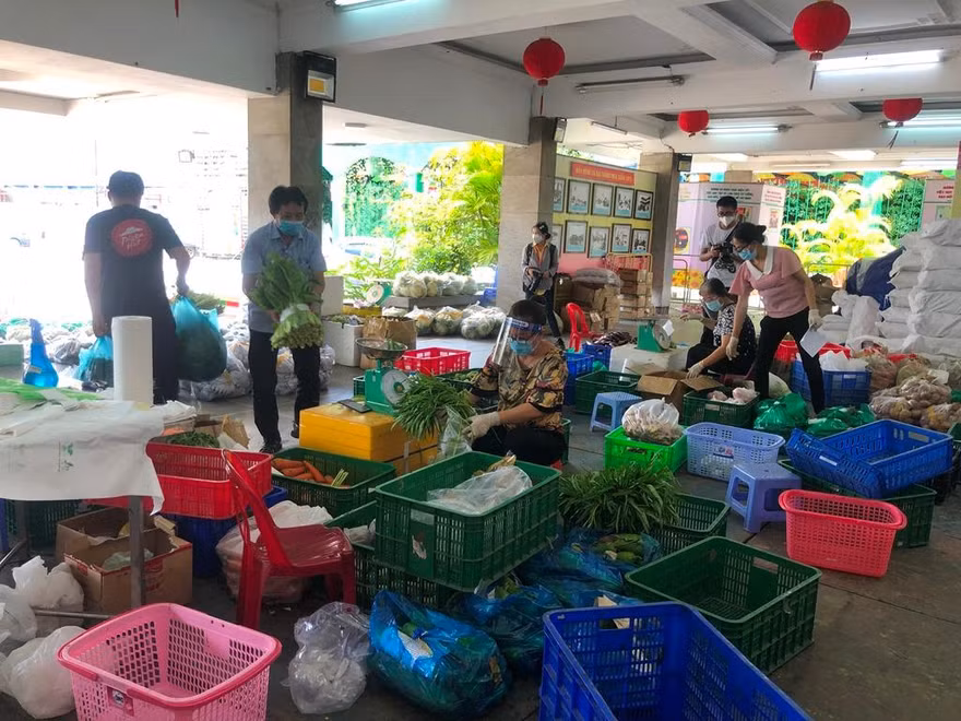 Nhiều tổ chức, đơn vị cung cấp rau củ "phi lợi nhuận" tới người dân TPHCM trong thời gian giãn cách
