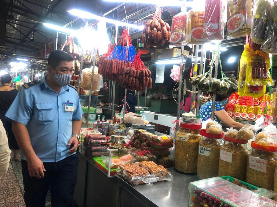 6 tháng đầu năm, cơ quan chức năng đã xử phạt hàng trăm cơ sở vi phạm an toàn thực phẩm với số tiền 10 tỷ đồng