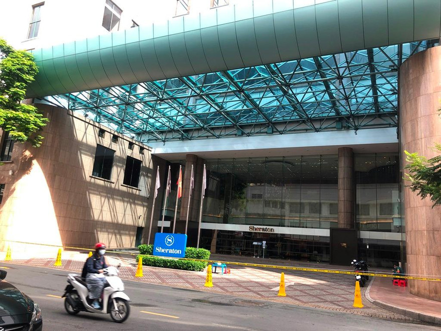 Phong tỏa khách sạn 5 sao có người mắc COVID-19