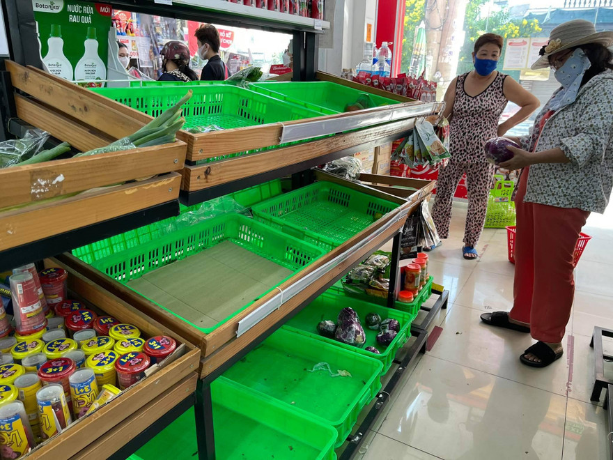 Nhiều thực phẩm "cháy hàng" trong sáng ngày 7/7