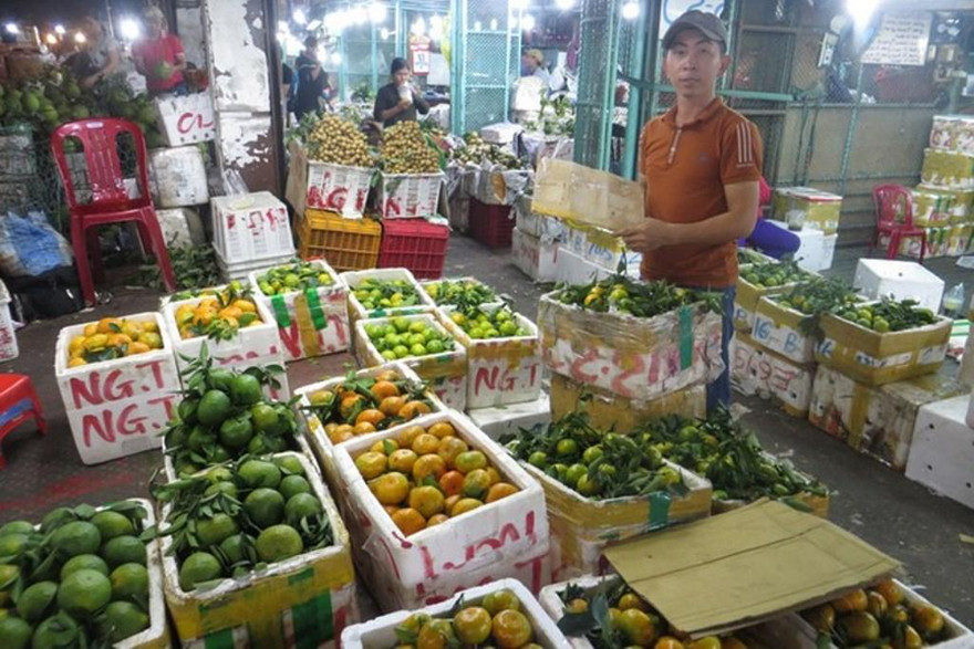 Tiểu thương chợ đầu mối nông sản Thủ Đức chỉ được bán hàng tại chợ đến 8 giờ sáng ngày 7/7