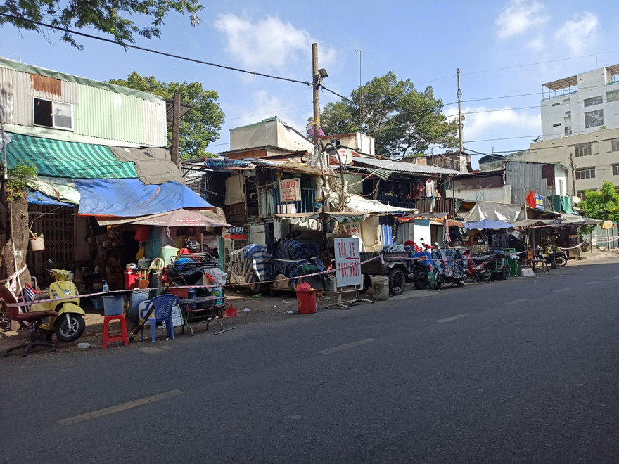 Khu vực phong tỏa do liên quan COVID-19 (ảnh: HCDC)
