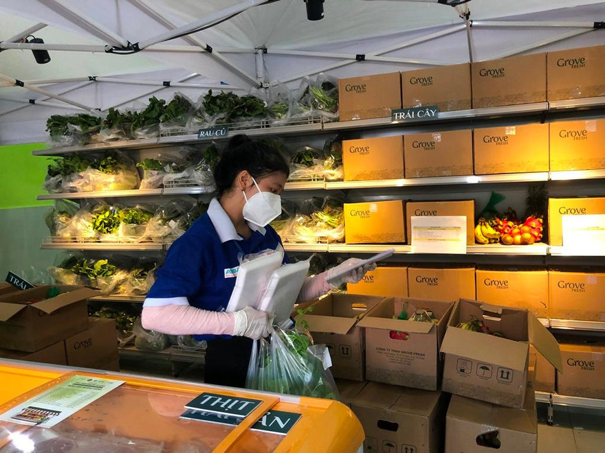 Lực lượng "đi chợ hộ" quá tải