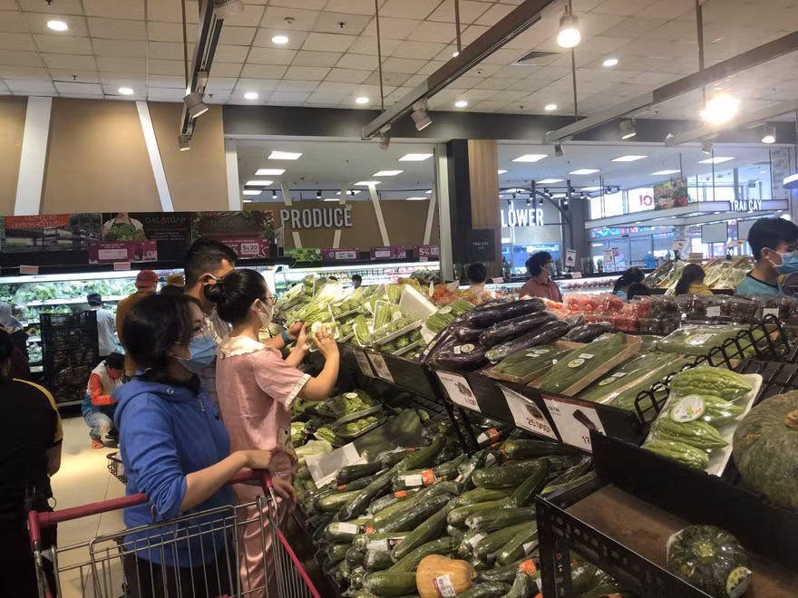 Nhiều mặt hàng thịt, rau củ giảm giá hỗ trợ người mua