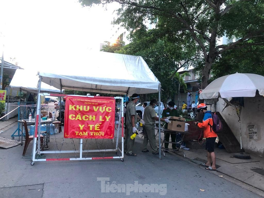 Bất ngờ phong tỏa toàn bộ 14 block chung cư Ehome 3 ngày 13/6 do liên quan đến COVID-19