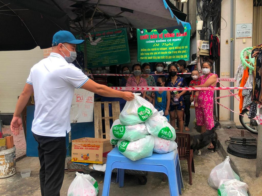 Những phần quà thiết thực giúp bà con vượt k